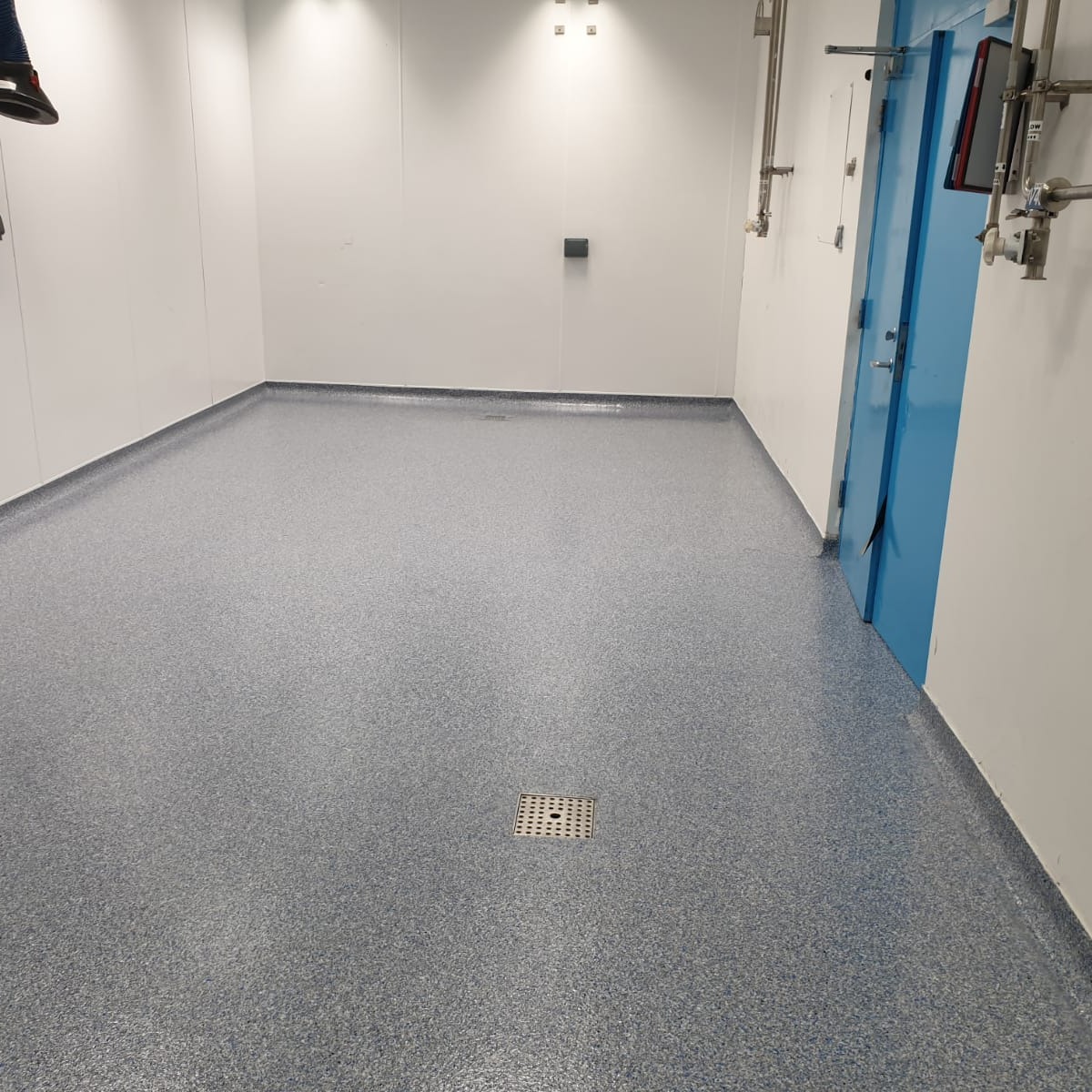 Plastifloor MMA 418 trowel on coating with membrane (R10) for dry areas